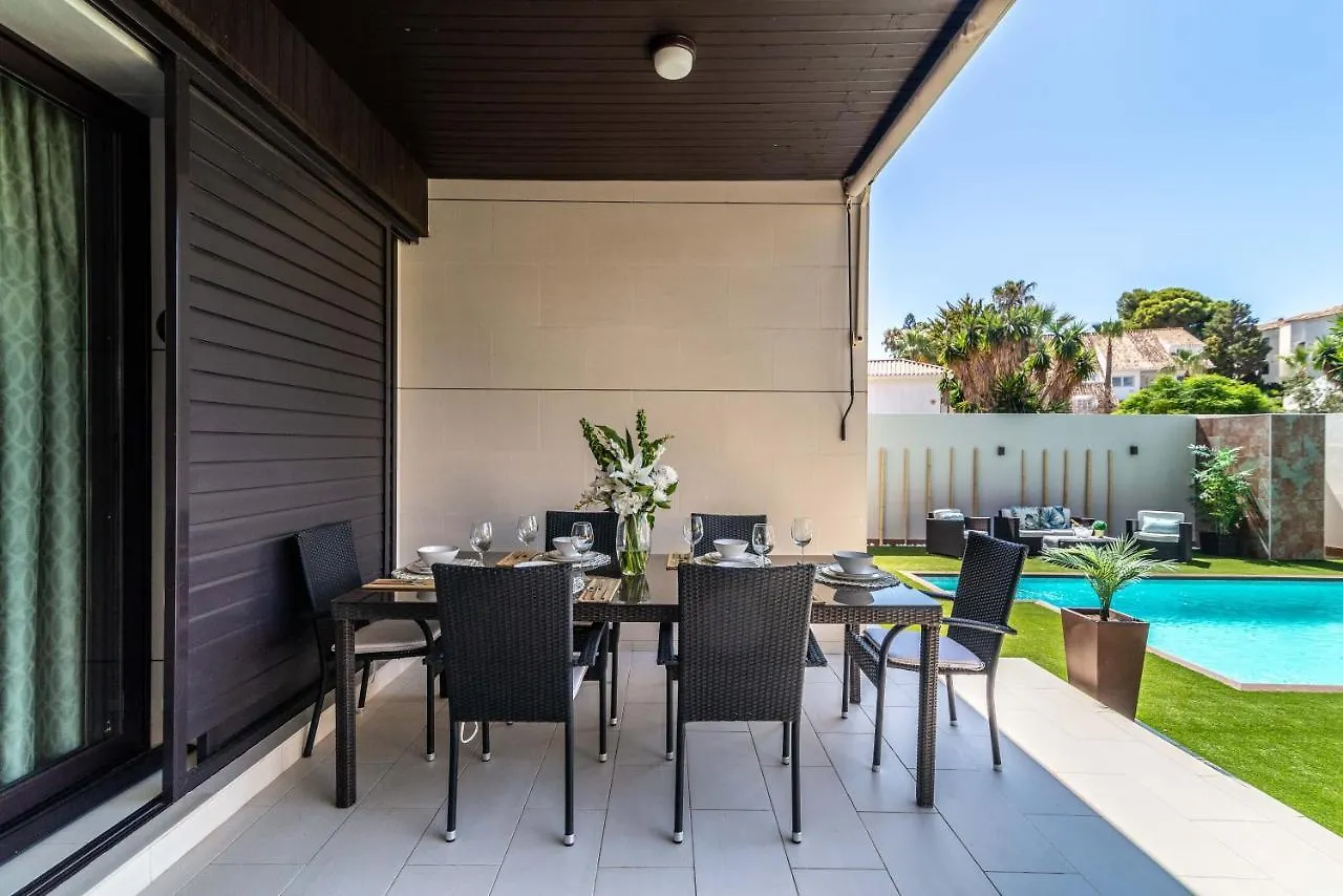 Vacation Marbella I Villa Riviera Del Sol, Private Pool, Jacuzzi, Walking Distance To The Beach Malaga