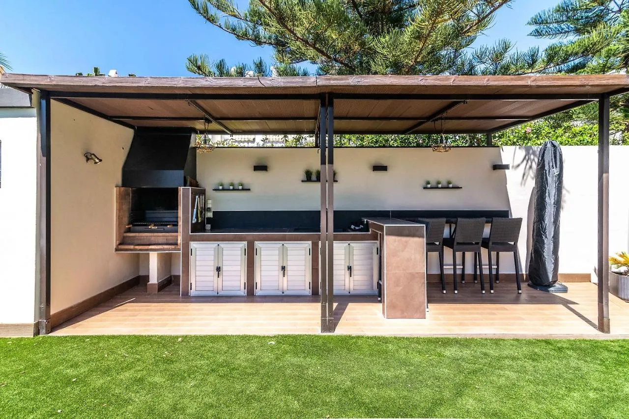 Vacation Marbella I Villa Riviera Del Sol, Private Pool, Jacuzzi, Walking Distance To The Beach Malaga Spain